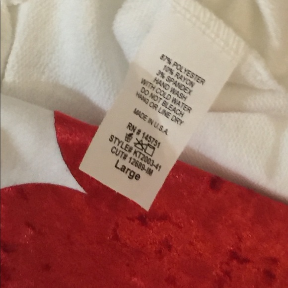 ‼️LAST 1 ‼️WHITE SWEATSHIRT W/RED HEART ELBOW❤️ - Picture 7 of 7